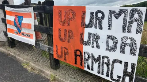 A sign saying: 'Up ur ma, up ur da up Armagh'