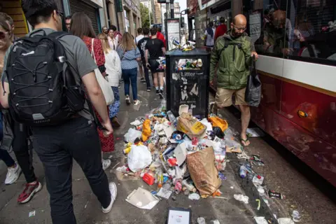 Getty Images edinburgh overflowing bins