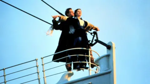 Alamy Leonardo DiCaprio and Kate Winslet on the railings in the 1997 Titanic film